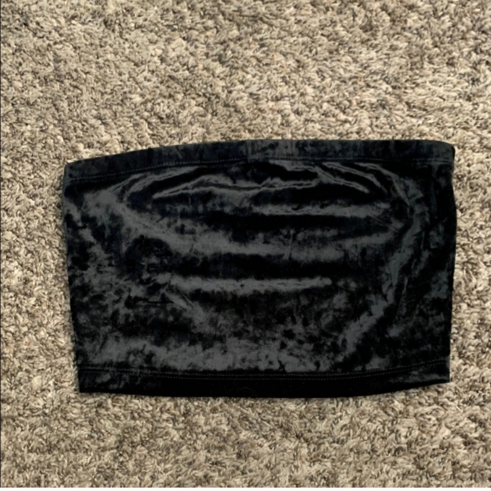 FOREVER 21 black Velvet Tube Top. Black Sz Small Womens